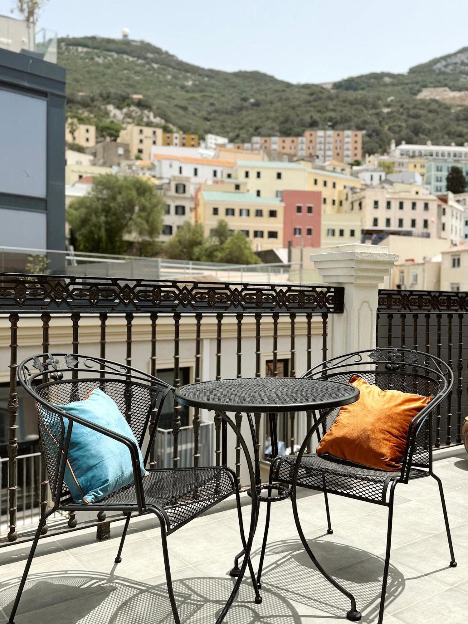 Master Penthouse Double Room Ensuite With Private Terrace - Grand Central House 直布罗陀 外观 照片