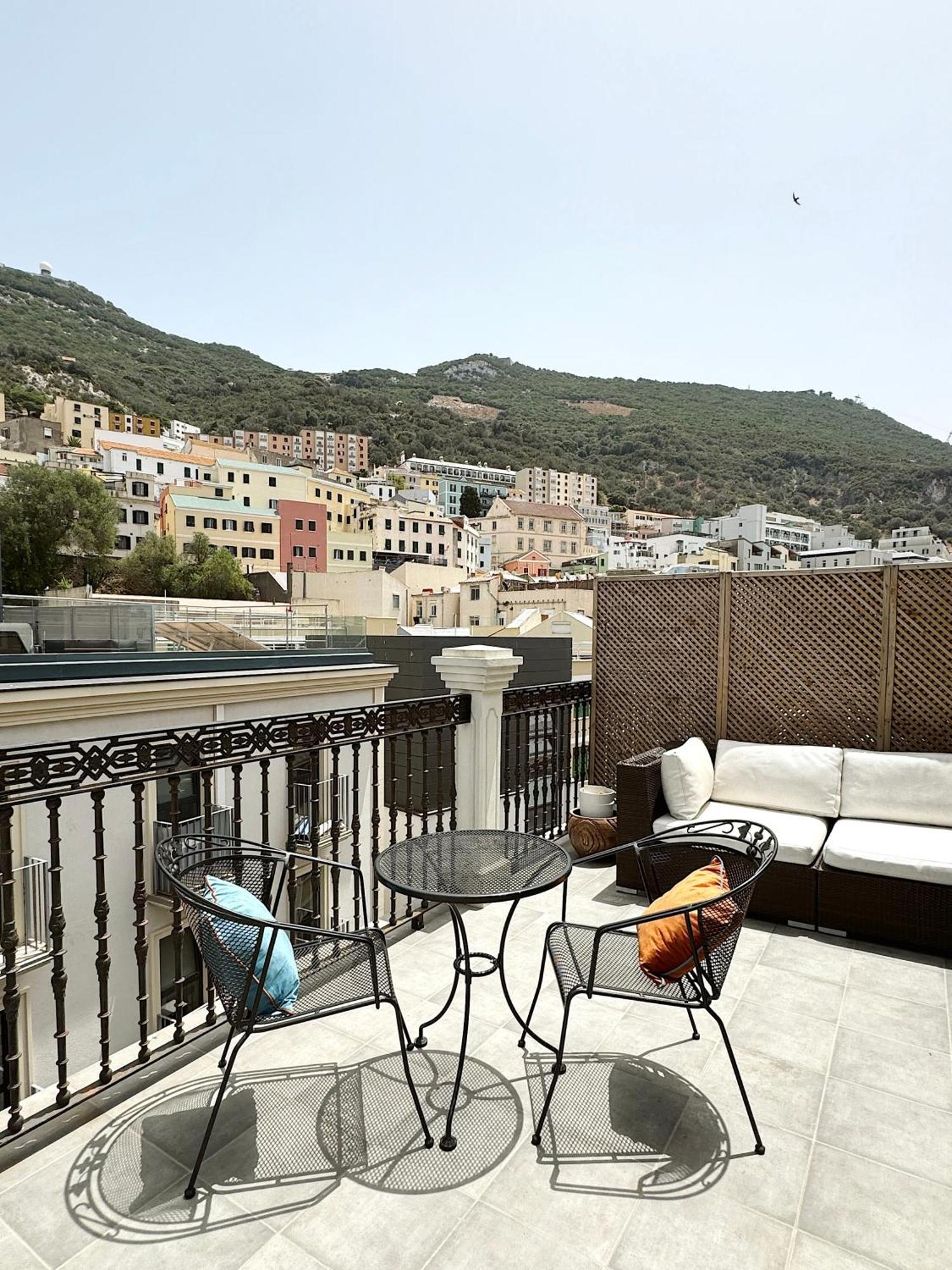 Master Penthouse Double Room Ensuite With Private Terrace - Grand Central House 直布罗陀 外观 照片